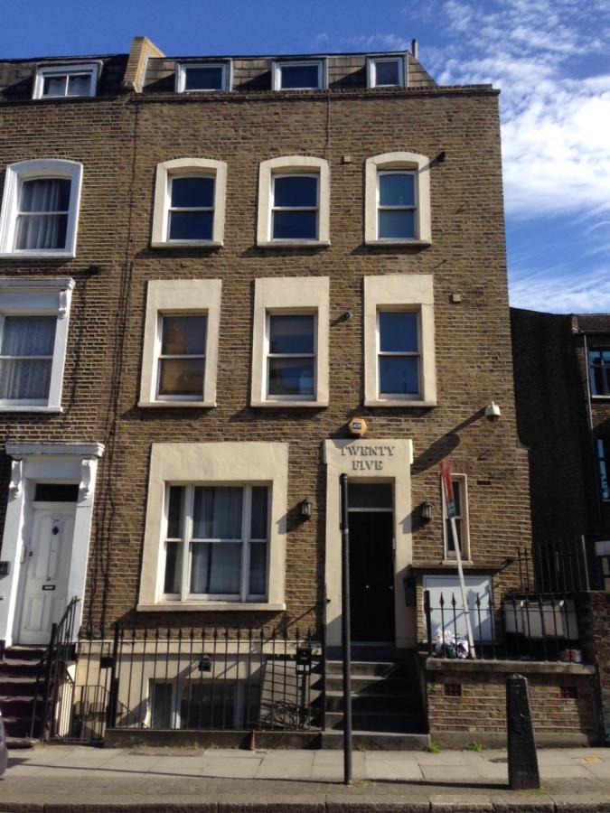 Studio Apartment - Entire Lower Ground Floor - Only 7 Mins Walk Kings Cross St Pancras Station London Bagian luar foto