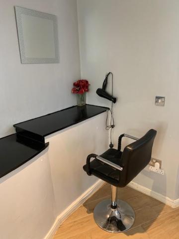 Studio Apartment - Entire Lower Ground Floor - Only 7 Mins Walk Kings Cross St Pancras Station London Bagian luar foto
