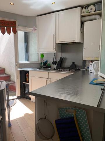 Studio Apartment - Entire Lower Ground Floor - Only 7 Mins Walk Kings Cross St Pancras Station London Bagian luar foto